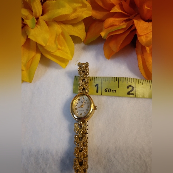 ExpLrAess Ladies Vintage Gold Wrist Watch - Picture 5 of 5
